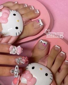 White Toe Nails Ideas With Design, Toe Inspo Nails, Nails And Toes Ideas, Acrylic On Toes, Nail Ideas Toes, Cute Toes Nails, Nail Toes Ideas, Hello Kitty Toe Nails, Acrylics With Charms