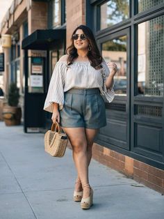 Plus Size Brunch Outfit, Outfit Ideas For Brunch, Plus Size Shorts Outfit, Classy Plus Size Outfits, Ideas For Brunch, Brunch Outfit Ideas, Dress Shorts Outfit, Postpartum Fashion