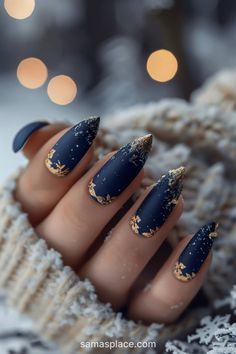 Navy Chanukah Nails, Dark Blue Winter Nails, Blue Holiday Nails, Navy Nails Design, Winter Nail Art, Winter Nails, Manicure, Nail Art