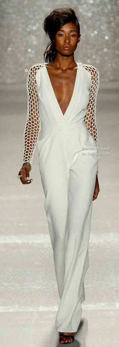 Pamella Roland Spring 2014 Ready to Wear #NYFW: I call this one "Spring time in Bevely Hills" Pamella Roland, Designer Evening Gowns, Grunge Look, White Outfits, All White, Tulum