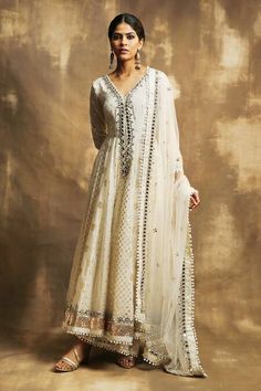 Buy White Chanderi With Foil Weave V Neck Embroidered Anarkali Set For Women by Karishma Khanduja Bareilly Online at Aza Fashions. Ivory Anarkali, Embroidered Anarkali, Embroidered Motifs, Gota Work, White Kurta, Embroidered Dupatta, Embroidered Neckline, Set For Women, Anarkali