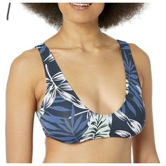 Msrp $46 Roxy Womens Print Beach Classics Bralette Bikini Top Blue Size Small (M. Blue Tropical Print Tankini For Pool, Blue Tropical Tankini With Triangle Top, Blue Beachy Tankini For Vacation, Blue Tropical Print Tankini For Poolside, Blue Tropical Print Swimwear For Beach Season, Blue Tankini For The Beach, Blue Tropical Print Tankini For Sunbathing, Blue Tropical Print Swimwear For Sunbathing, Blue Tankini For Vacation Sunbathing