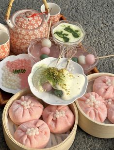 some food is sitting in small baskets on the ground