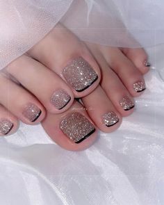 Glitter Toe Nails, Toenail Art Designs, Classy Nail Art Ideas, Pedicure Nail Designs, Gel Toe Nails, Pretty Toe Nails, French Manicure Nails, Pedicure Designs, Nail Art Designs Videos