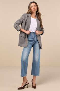 You'll know how to instantly turn any look into a sophisticated oneâ€” with the Lulus Seasoned Chicness Brown Plaid Tweed Oversized Blazer! Sturdy woven tweed fabric, with a timeless plaid pattern throughout, shapes this classic blazer that features a collared neckline with notched lapels and long sleeves. The trendy oversized silhouette boasts a decorative welt pocket, twin functional flap pockets, and double-breasted design (withbreasted design (with an internal button closure). Vent at back. Casual Tailored Plaid Tweed Jacket, Casual Fall Tweed Blazer, Casual Tweed Blazer For Fall, Trendy Tweed Jacket For Work, Trendy Tweed Workwear Jacket, Casual Plaid Tweed Blazer, Plaid Tweed Jacket For Business Casual, Casual Plaid Tweed Jacket For Business, Casual Plaid Tweed Jacket For Business Casual