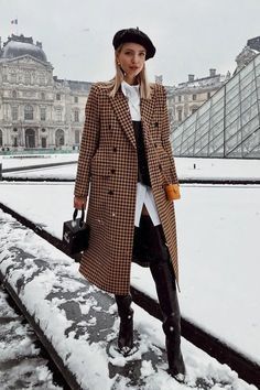 Vineyard Outfit, Mantel Styling, Paris Winter, Style Parisienne, Fashion Calendar, Neue Outfits, Paris Outfits, Vogue Australia, Couture Week