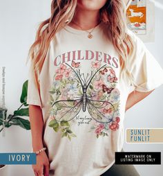 Elevate your country concert look with our Tyler Childers Shirt for Women, featuring All Your'n "til my lungs give out" music shirt lyrics, over a Sunlit Funlit original graphic of floral lungs. Express your fandom with comfort in this floral lungs give out Childers apparel, crafted on Comfort Colors tee for a perfect blend of style and ease. Fashionably vintage, lived-in, and weathered appearance, but each garment will retain its shape and size for truest fit. Each shirt will have slight variat Oversized Band Merch T-shirt For Spring, Summer Concert Top With Front Print, Spring Band Merch Tops With Letter Print, Oversized Band Merch Tops For Summer, Cotton Tops For Country Concerts In Summer, Casual Spring Tops For Country Concerts, Spring Concert T-shirt With Letter Print, Fan Merchandise T-shirt With Front Print For Spring, Summer Concert T-shirt With Front Print