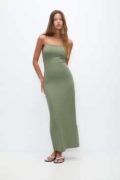 Outfit Vestido Largo, Long Fitted Dresses, Pull & Bear, Fitted Dress, Summer Outfit, Summer Outfits, Satin, Elastic, Green