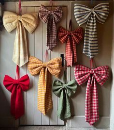 Selfie Wall, Christmas Homescreen, Gingham Linen, Christmas Inspo, Primitive Home, Christmas Sewing, Home Alone, Merry Little Christmas, Christmas Mood