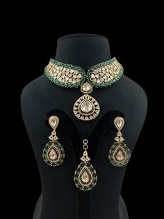 Green Polki Choker emerald Kundan centerpiece surrounded by radiant Kundan Polki stones, crafted in gold with intricate Jadau detailing. Inspired by Sabyasachi, it boasts the brilliance of Moissanite and uncut diamonds, offering a statement of opulent elegance perfect for a grand Indian wedding. *𝐏𝐑𝐎𝐃𝐔𝐂𝐓 𝐃𝐄𝐓𝐀𝐈𝐋* * Material: Brass * Plating: Gold Plated * Stone: Semi Precious Kundan, Polki & Green Stone. *𝐃𝐈𝐒𝐂𝐋𝐀𝐈𝐌𝐄𝐑* Product color may slightly vary due to photographic light Gold Emerald Necklace For Wedding In Temple Style, Gold Emerald Necklace For Wedding Temple Jewelry, Gold Emerald Temple Jewelry Necklace For Wedding, Green Kundan Bridal Necklace Hand Set, Gold Emerald Necklace With Meenakari Kundan, Traditional Kundan Necklace With Meenakari And Emerald, Traditional Emerald Necklace With 17 Jewels For Wedding, Ceremonial Green Kundan Necklace, Yellow Gold Jeweled Necklace For Wedding