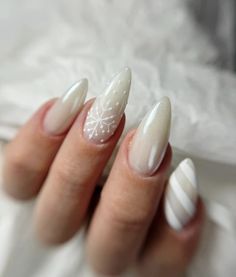 35 Stunning Winter Nails for a Pretty Look - ♡ July Blossom ♡