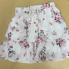 Nwt White Pink Flowers. Elastic Waist. Pink Short Skirt With Elastic Waistband, White Kids Skirt, Pink Floral Non-stretch Bottoms, Pink Cotton Kawaii Skirt, White Pink Flowers, Pink Floral Print Tiered Mini Skirt, Kids Bottoms, Pink White, Pink Flowers