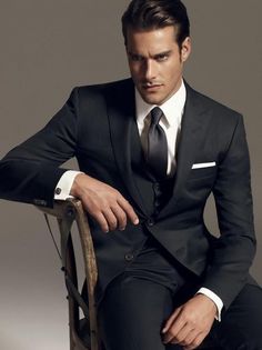 Dicas de looks masculinos para festas como formatura, casamento e outras Gentleman Mode, Italian Suit, Men In Suits, Men’s Suits, Suit Style