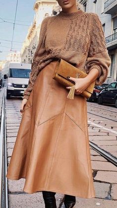 Brown Leather Skirt Outfit, Tznius Fashion, Brown Leather Skirt, Leather Skirt Outfit, Skirt Outfits Fall, Modest Dresses Casual, Casual Outfit Inspiration, Faux Leather Skirt