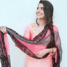 Tu layi chuni gotte wali mein vi pag te banna sehra ni  #SARGI #Akhar #LAHORIYE #BhangraGidhaComingsoon Nimrat Khaira Pics, Nimrat Khaira Suits, Suit Pic, Indian Fashion Show, Baby Picture Outfits, Nimrat Khaira, Punjabi Models, Girls Dresses Diy