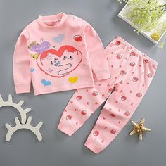 2-piece Heart-shaped Pattern Pajamas Sets for Toddler Girl - PrettyKid Heart Print Long Sleeve Pajama Party Sets, Pink Matching Sets For Pajama Party, Long Sleeve Sets With Cartoon Print For Playtime, Spring Cartoon Print Sets For Bedtime, Pink Long Sleeve Sleepwear With Heart Print, Spring Bedtime Sets With Cartoon Print, Pink Cotton Kawaii Sets, Matching Long Sleeve Playwear Sets, Long Sleeve Cartoon Print Playwear Sets