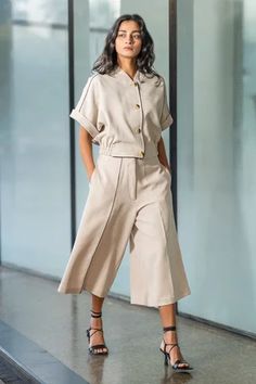 Shop for Leh Studios Beige Rayon A-line Culottes Pant for Women Online at Aza Fashions Shirts Crop Tops, Crop Top For Women, Crop Tops Online, Pant For Women, Only Jeans, Beige Pants, Traje Casual, Cropped Jumpsuit, Beige Top