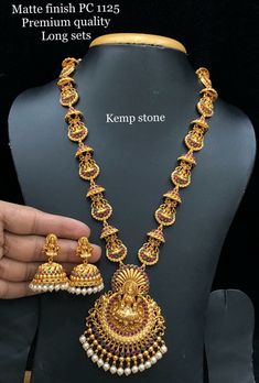 Gold Jumkas, Lakshmi Haram, Temple Jewelery, Indian Gold Necklace Designs, Small Earrings Gold, Wedding Jewelry Sets Bridal Jewellery, New Gold Jewellery Designs, Temple Jewelry, Gold Mangalsutra Designs