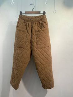 "Women's big front pocket thick quilted baggy fit cropped pants for winter Comfortable fit and baggy style with square pockets in front Natural color with bio-washing processed Size one size, good for US size 6-12 Hit to ankle for height 165cm / 5' 4\" * Model Ht 5'6\" /168cm 32cm/13\" waist width 85cm/33.5\" long 53.5cm/21\" inseam 68.5cm/27\" hip width Fabric and Care Cotton for quilting Polyester for padding and inner lining. Bio washing processed Machine Washable and Tumble Dry Made in South Fw 2022, Quilted Pants, Quilted Clothing, Random Fashion, Fashion Feminine, Baggy Style, Diy Clothes Life Hacks, Big Pocket, Winter Pants