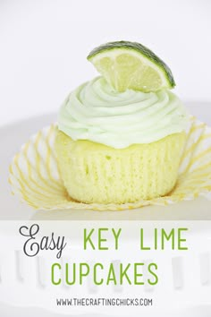 easy key lime cupcakes with frosting and a slice of lime on top