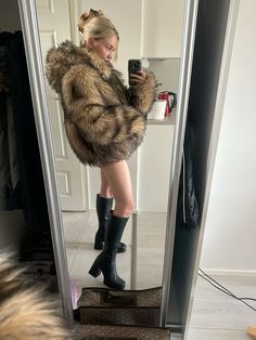 Big Fur Coat Outfit, Fur Coat Outfit, Winter Fits, Fur Coats, My Trip, Coat Outfits, Grunge Fashion, Fall Winter Outfits, Fashion Killa