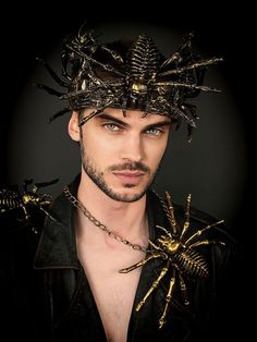 Spider King Men's Crown Antique Gold Halloween Gothic Costume, Spider Crown, Boys Pic Stylish Dp, Diy Skulls, Male Crown, Gothic Crown, Themed Halloween Costumes, Mens Halloween, Crown King