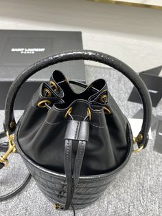 YSL's new retro bucket bag is a must-have for black style loversFull of high-end feelPractical and neutral bucket shape, the bag is made of crocodile pattern leather and can be carried by hand or on one shoulder. 

Size 16x26x16cm Large Leather Bag, Small Leather Bag, Lv Purse, Lv Shoes, Medium Handbags, Lv Belt, New Retro, Lv Handbags, Lv Wallet