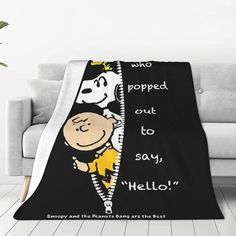 snoopy and the peanuts gang are hanging out to say hello on this black blanket