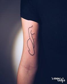 a woman's arm with a tattoo on it that has a line drawing of a breast