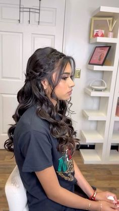 Quince Hair, Grad Hair, Quince Stuff, Cute Prom Hairstyles, Quince Hairstyles With Crown, Quinceanera Hairstyles, Quince Hairstyles, Prom 2024, Quinceanera Ideas