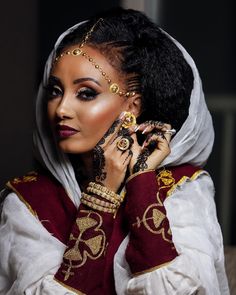 East African Jewelry, East African Fashion, East African Culture, Vintage Eritrea, East African Women, Habesha Women, Traditional Dresses African