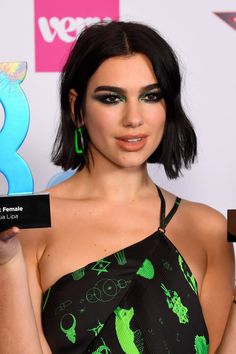 Dua Lipa Makeup Looks, Dua Lipa Nails, Make Up Green, Makeup Must Haves, Looks Black, Celebrity Makeup