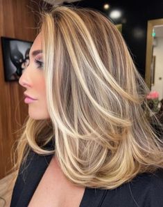 Blonde Hair Fade, Champagne Blonde Hair, Cool Blonde Hair Colour, Caramel Blonde Hair, Blonde Hair With Roots, Blonde Highlights On Dark Hair, Blonde Balayage Highlights, Cool Blonde Hair