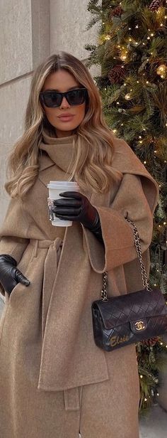 Chique Outfit, Skandinavian Fashion, Chique Outfits, Paris Outfits, Looks Street Style, Black Gloves, Professional Outfits, Fashion Mode, Looks Style