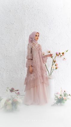 Abaya Lace, Mix And Match Outfits Hijab, Brukat Dress, Model Dress Kebaya, Muslim Women Clothing, Kebaya Modern Dress, Dress Kebaya, Dress Pesta, Kebaya Dress