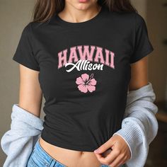 Custom Name Hawaii Cropped Top, Personilazed Summer Hibiscus Flower Crop Top, Coquette Custom Print Tee, Aesthetic Custom Creation Gift,T097 🌸 Welcome to Pinky Tee Store! We strive to provide you with the best shopping experience possible. Thank you for choosing us!" 👉 Ordering Process: 📸 Thoroughly examine all the available photos. 📏 Select your item's size. 🎨 Choose your preferred color. 🔢 Specify the desired quantity. 🛒 Add the selected item to your cart. 💳 Proceed to checkout to finalize your order. 👉 Product Features: Sweatshirts: 👕 Made from a blend of 50% cotton and 50% polyester. 🧵 Features a 1x1 ribbed collar, cuffs, and spandex waistband for added durability. 🚻 Unisex size. Shirts: 👕 Unisex t-shirt that fits like a cherished favorite, with a crew neck made from super Fitted Hawaiian Tops For Vacation, Fitted Tropical Cotton Tops, Fitted Hawaiian Floral Print Tops, Trendy Fitted T-shirt For Vacation, Tropical Letter Print Tops For Spring, Spring Tropical Tops With Letter Print, Pink Crew Neck Top With Hibiscus Print, Hibiscus Flower Shirt Aesthetic, Hibiscus Clothes Aesthetic