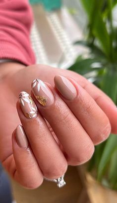 Designs Easy Nail Art Nail Art Designs For Beginners, Easy Nail Art Designs, Gold Nail Art, Daisy Nails, Flower Nail Designs, Best Nail Art, Beautiful Nail Art