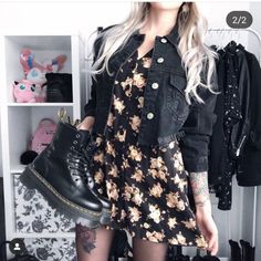 Dresses With Boots, Indie Outfits Alternative Fashion, Haley Dunphy, Dress Grunge, Floral Grunge, Grunge Jacket, Outfit Grunge, Paris Vacation, Zara Boots