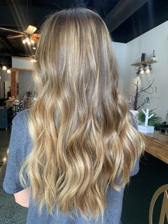 Golden Sunkissed Hair, Natural Golden Blonde Balayage, Natural Sunkissed Blonde, Sunlit Honey Blonde Hair, Golden Buttery Blonde Balayage, Sunkissed Blonde Hair, California Blonde Hair Sun Kissed, Sunkissed Balayage, Ginger Blonde