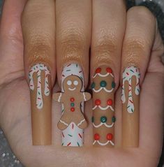 Christmas Nails Gift Wrap, Gingerbread Nails Acrylic Coffin, Christmas Nails Gingerbread House, Christmas In July Nail Designs, November Acrylic Nail Ideas, Ginger Bread Nails Christmas, Christmas Nails Acrylic Gingerbread, Gingerbread Nail Ideas, Cookie Nails Design