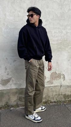 Men’s Cute Outfit, Trendy Men Outfit Street Style, European Mens Fashion Street Style, Mens Minimalist Fall Fashion, European Mens Fashion Winter, Mens Uniqlo Outfit, European Boy Fashion, Asian Male Style, Mens Relaxed Fashion