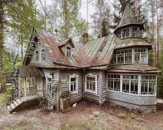 Old Abandoned Houses, Dream Cottage, Abandoned Mansions, Sims House, Wooden House, Abandoned Houses, Pretty House, Dream House Decor