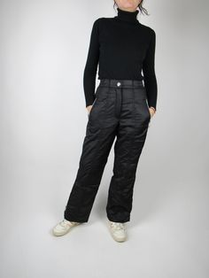 Alaska vintage 90s ski pants, black color Size XS Measures: Waist width: elastic from 32 cm to 37 cm Hips width: 51 cm Thigh width: 31 cm Length from crotch to ankle: 73 cm Condition: EXCELLENT - Have signs of wear on the ankles Our garments are all vintage and second-hand. Any signs of wear or defects are documented with photos and description. For any questions, photos, videos we are at your disposal. 🌈 Rainbow Vintage, Great Coat, 90s Jacket, Pants Vintage, Vintage Suede, Ski Suits, Shearling Coat, Ski Pants, Girls Wear