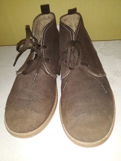 "Vtg women`s chestnut brown suede leather shoes. Italian lace up sneakers. Made in Italy. EU size 36. European flat heels shoes. condition: a little used shoes. Look photos, please. measurements: outsole length 26 cm / 10.1\" in heels height 2 cm / 0.8\" in EU size 36 (labeled size) 3.5 UK (labeled size) US 5.5" Brown Suede Lace-up Shoes With Rubber Sole, Brown Suede Low-top Leather Shoes, Brown Suede Lace-up Shoes With Almond Toe, Brown Suede Closed Toe Leather Shoes, Brown Suede Lined Lace-up Shoes, Brown Lace-up Shoes With Suede Lining, Vintage Brown Lace-up Shoes With Round Toe, Vintage Brown Lace-up Shoes With Stitched Sole, Brown Suede Lace-up Shoes