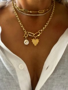 Heart Charm Necklaceheart Rolo Chain Necklace - Etsy Necklace Stack Inspo Gold, Charm Necklace Stack, Outfit Accessories Ideas Jewelry, Charm Necklace Outfit, Chunky Gold Jewelry Aesthetic, Chunky Jewelry Aesthetic, Charm Necklace Ideas, Necklace Layering Ideas, Gold Necklace Outfit