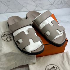 Techno-Sandal In Calfskin With Anatomical Rubber Sole And Adjustable Strap. A Sleek Design For A Comfortable And Casual Look. Made In Italy Brand New Come With Dust Bag And Box. Size 39.5 Oasis Shoes, Hermes Oran Sandals, Nigerian Men Fashion, Wooden Sandals, Suede Slides, Heeled Mules Sandals, Rubber Sandals, Hermes Shoes, Hermes Men