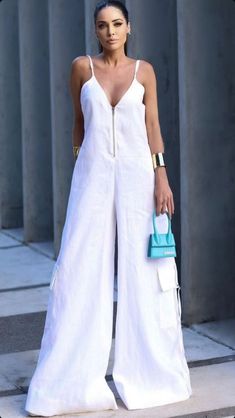 Aka Picnic Outfit, Outfit Informal, White Summer Outfits, Mode Kimono, Classy Wedding Dress, Dressy Casual Outfits, Jumper Style, Linen Fashion, Fabulous Clothes