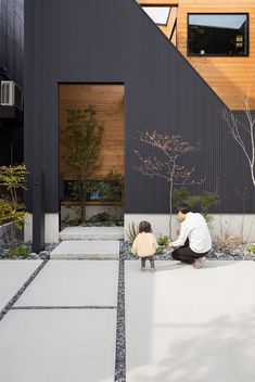 暮らしを深める家｜施工実績｜愛知・名古屋の注文住宅はクラシスホーム Japanese Exterior, Japanese Modern House, Driveway Landscaping, Backyard Inspo, Melaka, Garden Landscape Design, House Landscape