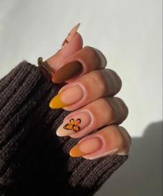 Fall Nails With Butterflies, Simple Short Acrylic Nails Fall, Monarch Butterfly Nails Acrylics, Fall Pastel Nails, Fall Butterfly Nails, Nails Inspiration Butterfly, Nail Inspiration Pastel, Nail Inspo Butterfly, Yellow Butterfly Nails