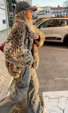 Estilo Vanessa Hudgens, Stile Kylie Jenner, Leopard Print Coat, Autumn Fits, Looks Street Style, Print Coat, Winter Fits, Mode Inspo, Autumn Outfit